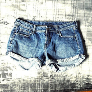 H&M Cuffed Denim Shorts, sz 12, run small (8/10)